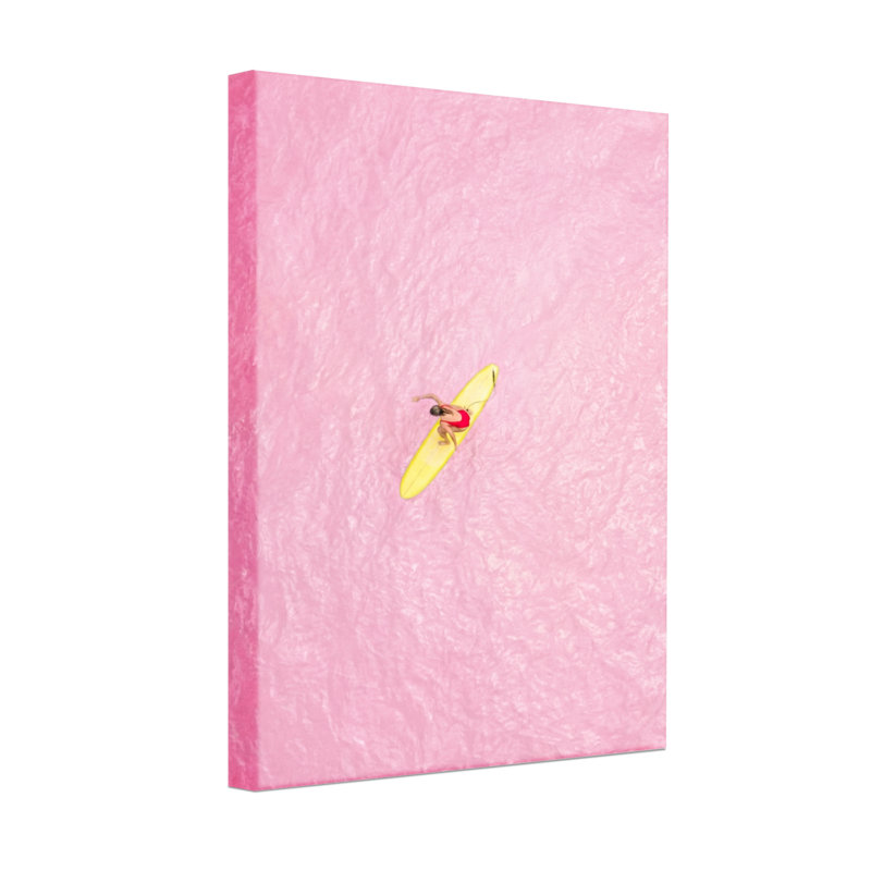 Paysage et nature sur fond rose avec kayak jaune et silhouette rouge, H 18 po x l 12 po