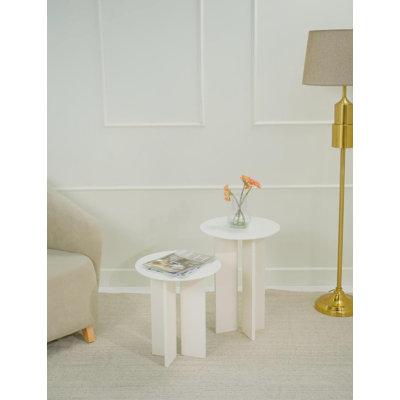 Ensemble de tables basses modernes (2 pièces), couleur crème, 15,7 po x 17,7 po x 15,7 po et 15,7 po x 21,7 po x 15,7 po | 100% panneau de fibres à densité moyenne, épaisseur: 0,7 pouce | Élégant et fonctionnel pour le salon, design élégant pour tout espace