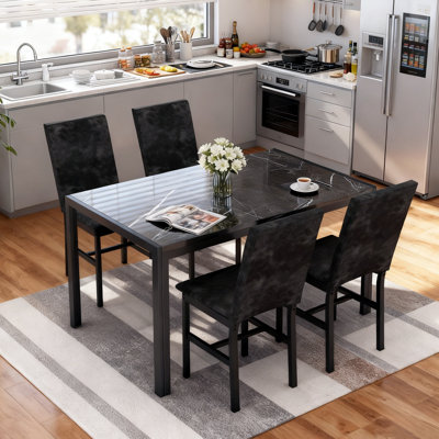 Ensemble de table de salle à manger pour 4, 5 pièces de table de cuisine moderne et chaises, ensemble de 4, table de salle à manger en faux marbre avec 4 chaises rembourrées en velours, ensemble de table de salle à manger pour petit espace, salon, coin repas