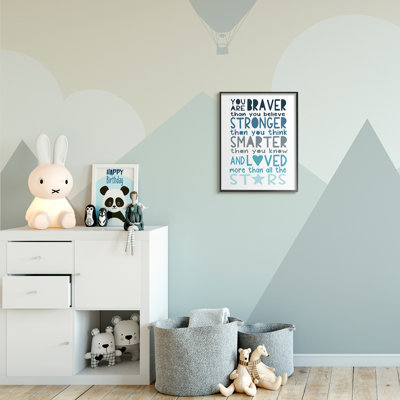Braver «Stronger Smarter And Love», typographie en bleu