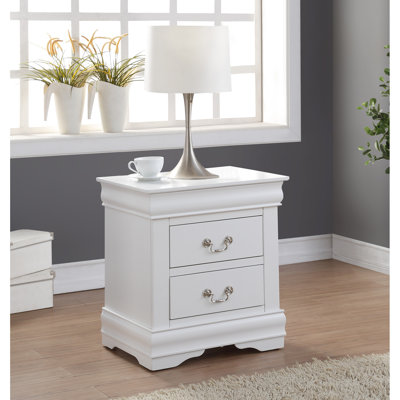 Table de chevet blanche avec mouvement de tiroir lisse et design élégant pour une chambre à coucher propre