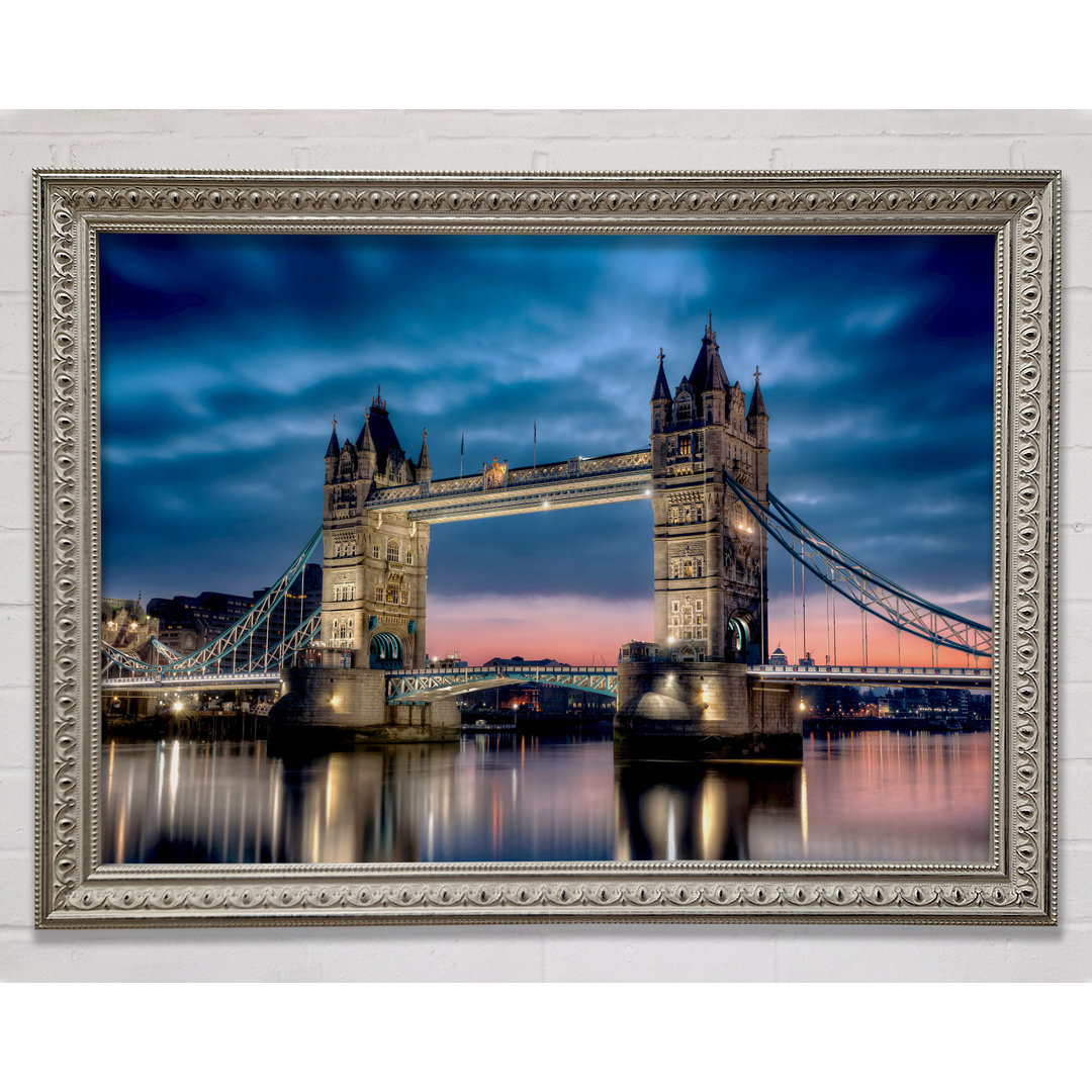 London Tower Bridge in der Abenddämmerung - Einzelne Bilderrahmen Kunstdrucke