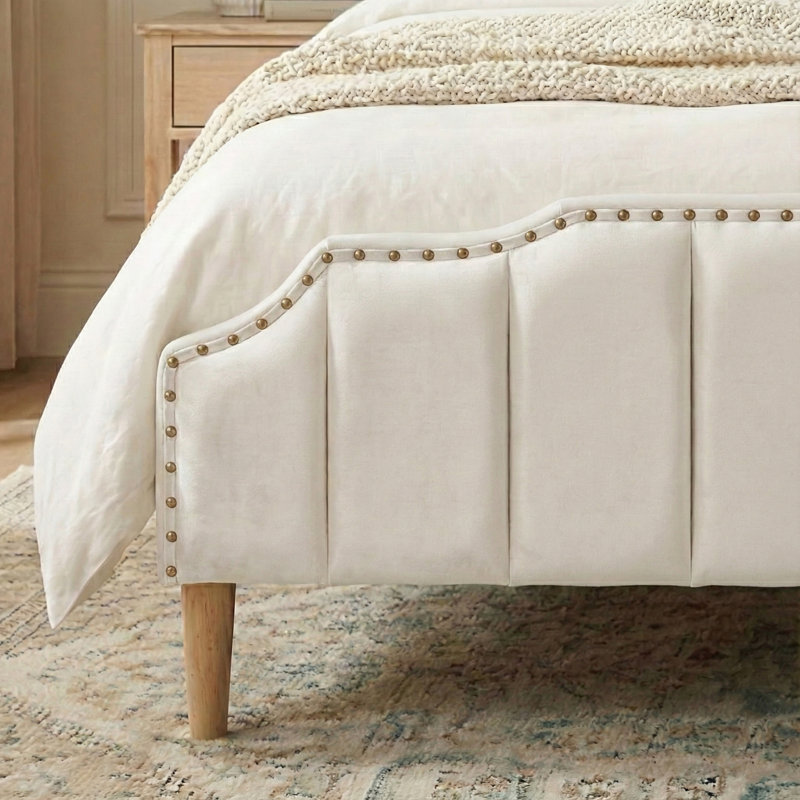 Lit plateforme luxueux en velours capitonné