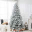 Arbre de Noël artificiel enneigé 8 pi avec extrémités de 8 pi, base en métal pliable, assemblage facile pour un décor festif