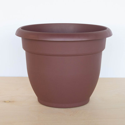 Traditional Self-Watering Plastic Indoor/Outdoor Pot Planter