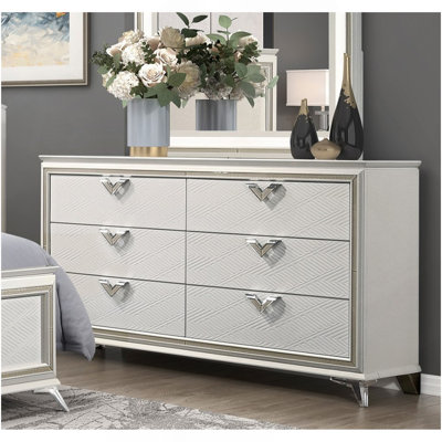 Commode de 6 tiroirs à finition blanche antique