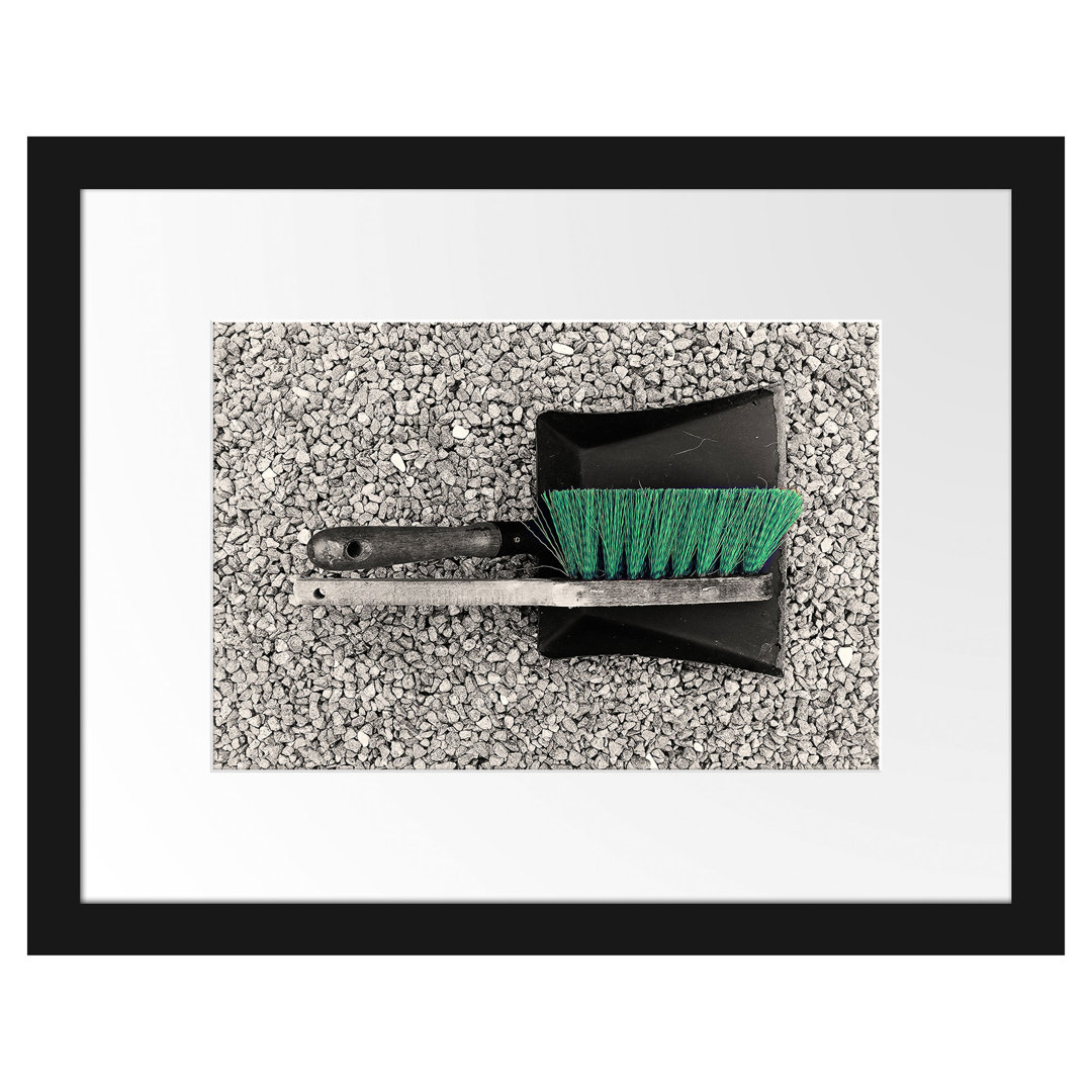 East Urban Home Gerahmtes Poster Schaufel und Handbesen Größe: 30 cm H x 38 cm B