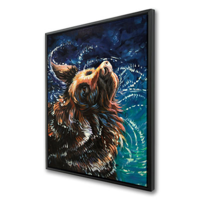 «Wet Golden Retriever Shaking to Dry», reproduction d'art sur toile encadrée