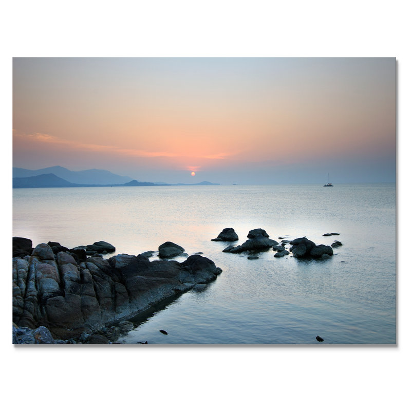 «Rock On Beach With Sunset», reproduction sur toile avec cadre flottant, H 30 po x l 40 po x P 1,5 po, Toile tendue