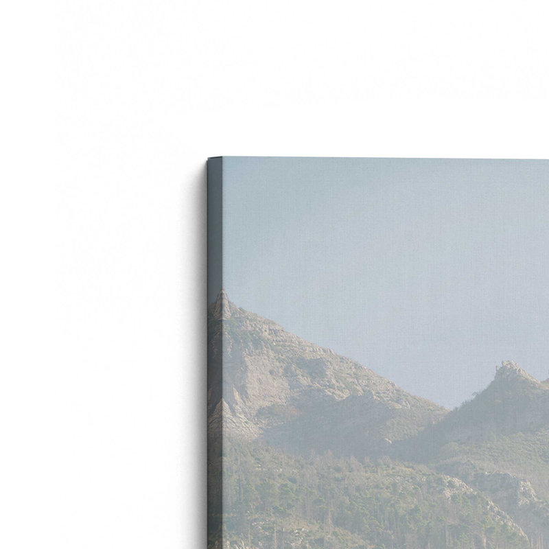 Impression sur toile Hillside Haven, H 36 po x l 24 po x P 1,25 po, Toile tendue