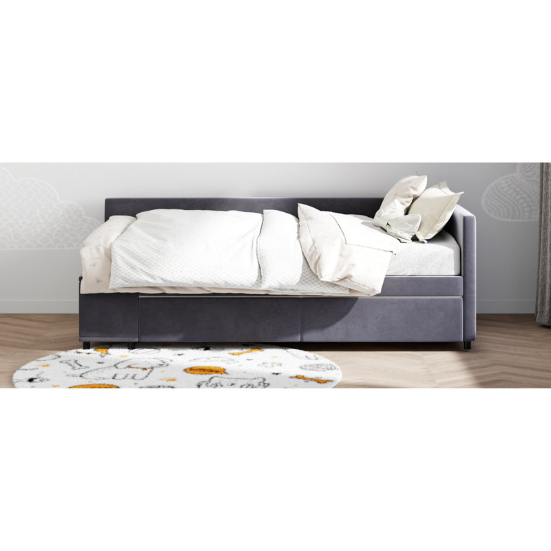 Lit simple tapissier en L en velours avec compartiments de rangement spacieux de taille grise. Revêtement de style. Tête de lit et tiroirs. Fabrication latérale intégrée