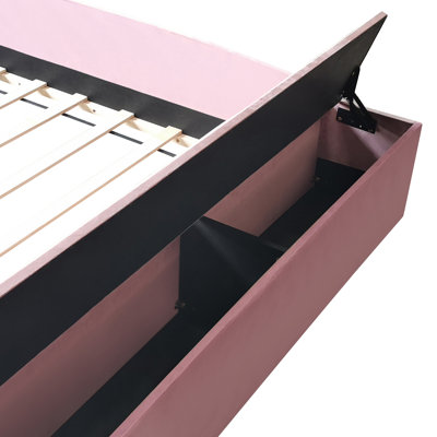 Lit de jour rembourré en velours avec escalier et repose-pieds avec rangement à vérin à gaz, couleur contrastante, garde-corps rembourrés, rose et blanc
