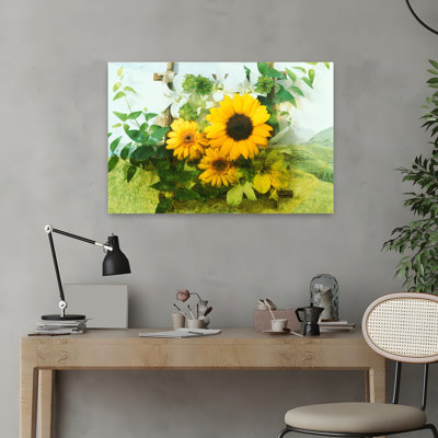 Fleurs de soleil et bouquet de vignes vertes avec sommets de montagne verts, art contemporain de montagne