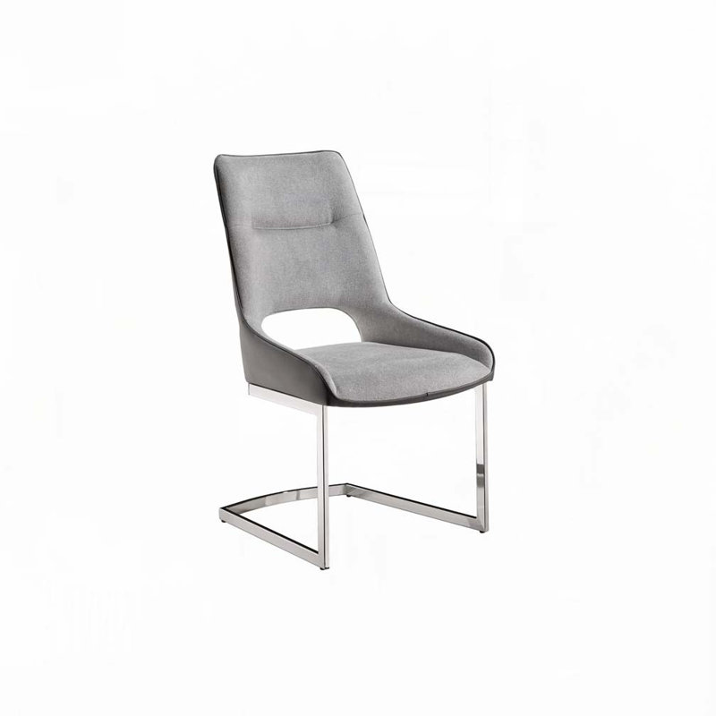 Chaise rembourrée avec pieds en métal