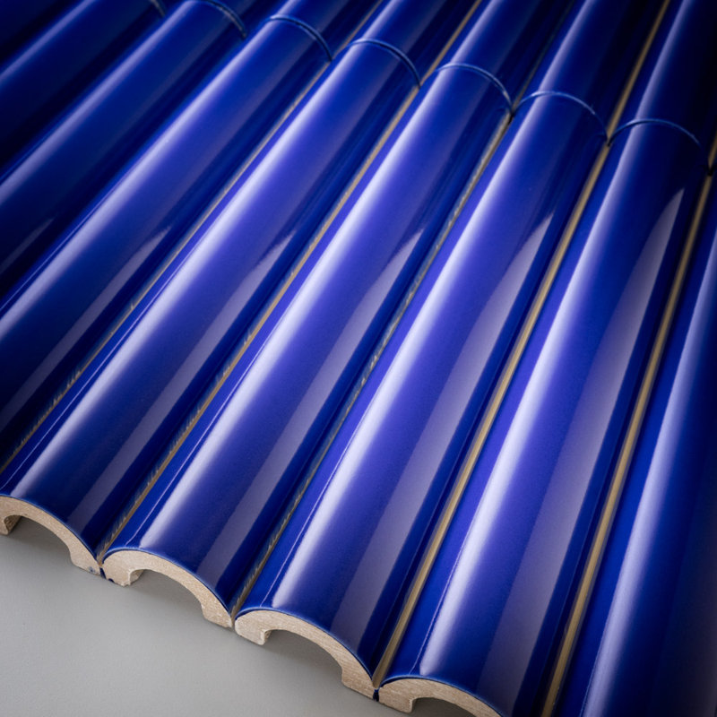 Carreau de céramique 6 "x 12" Fluto, Bleu marine brillant