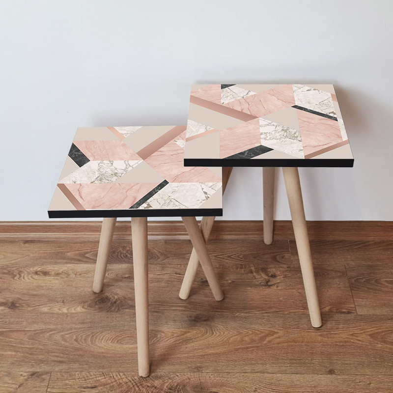 Ensemble de 2 tables gigognes Modernes, saumon et rose avec accents beiges et noirs, 13,8 x 18,5 x 13,8 po (grand) et 13,8 x 16,5 x 13,8 po (petit) | 100% panneau de fibres à densité moyenne avec pieds en bois de hêtre | Conception géométrique élégante pour la décoration intérieure