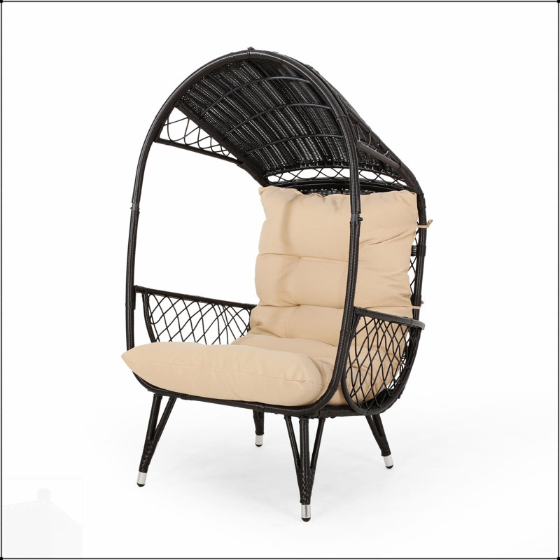 Fauteuil à panier Malia avec faux coussin en rotin durable et coussins moelleux résistants à l'eau