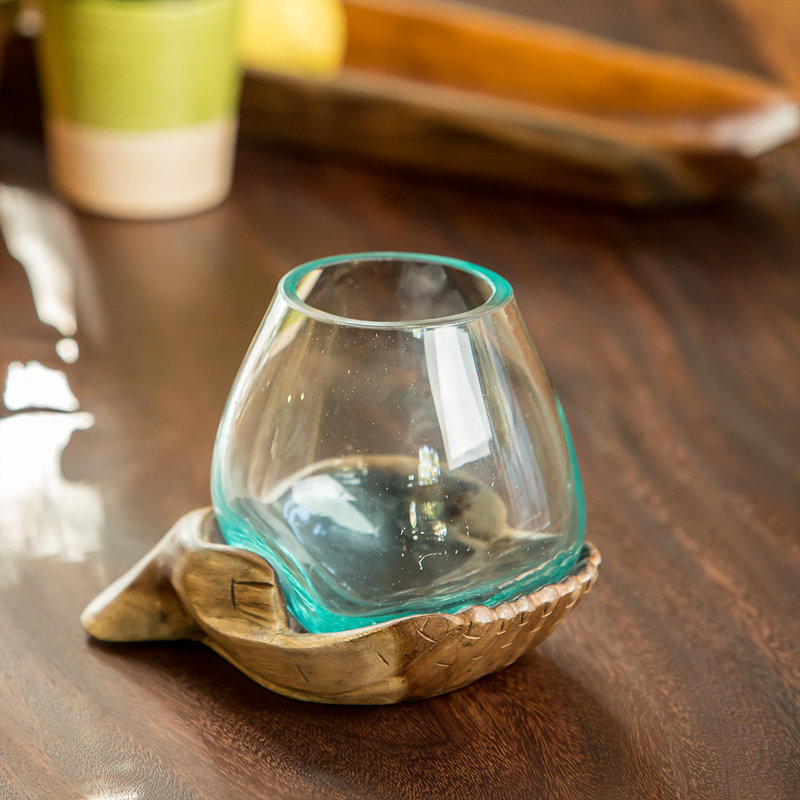 Vase en verre soufflé, H 6,80 po x l 8 po x P 6 po