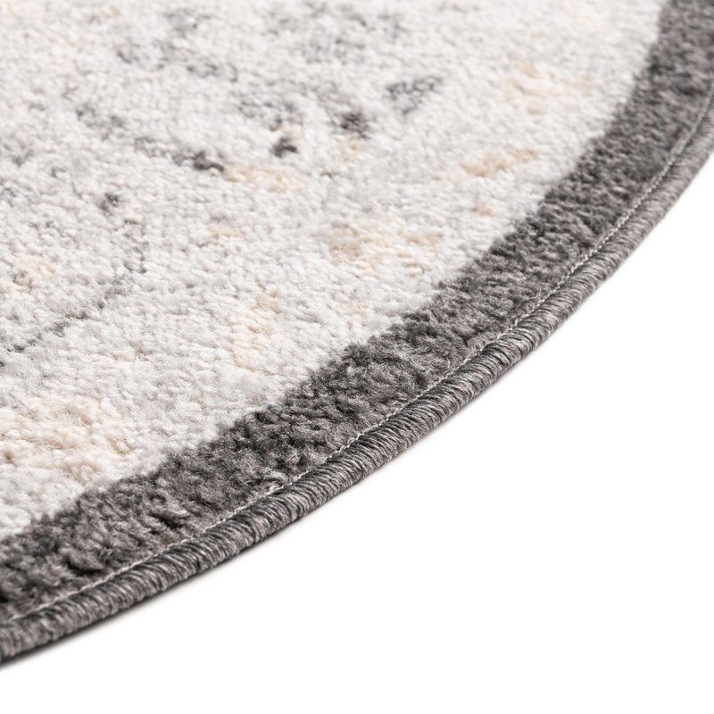 Akins Oriental Indoor Rug, Oval 5' x 8'