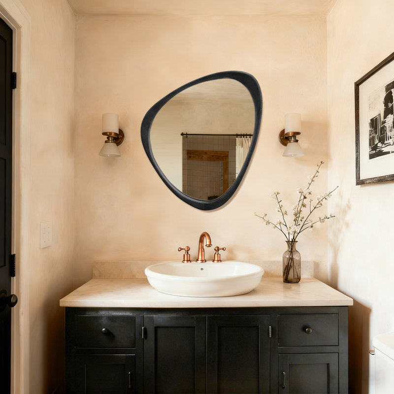 Miroir mural irrégulier à cadre en bois naturel, conception asymétrique unique, Noir, noir, noir, noir, 24 po x 19 po