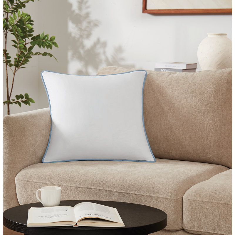 Coussin Brooklyn, Carré 20 po, Blanc / bordure bleu ciel