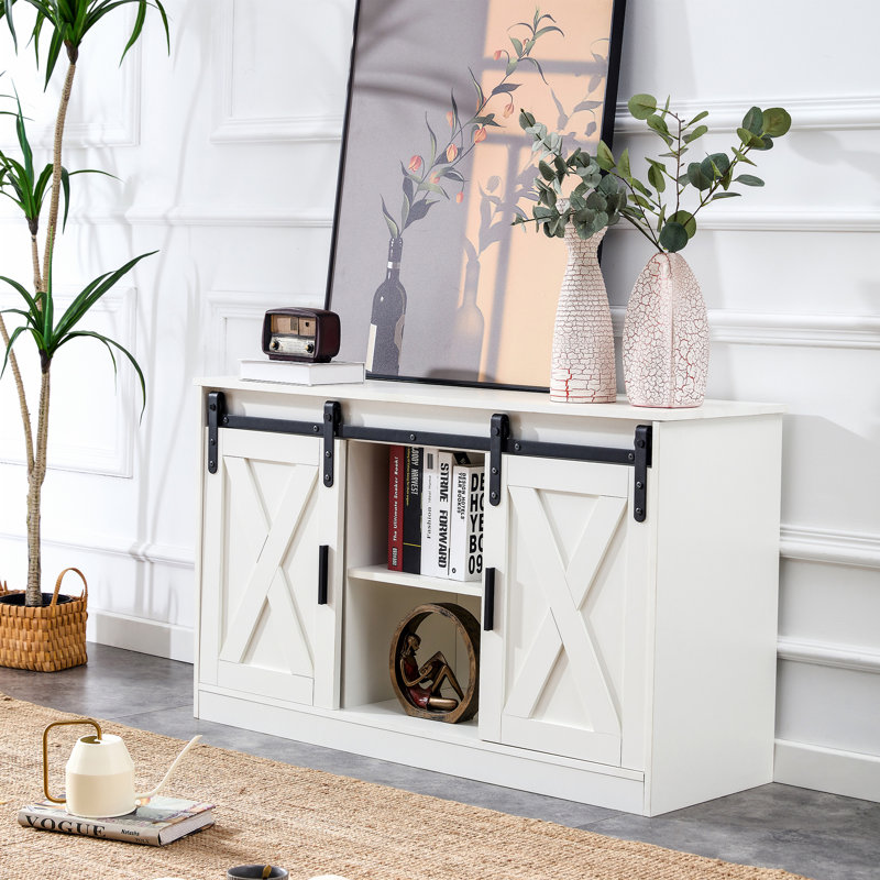 Meuble télé et rangement blanc en bois avec portes de grange coulissantes pour une utilisation polyvalente dans plusieurs pièces