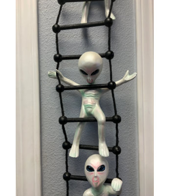 Jahdel Aliens on Rope Ladder Statue