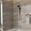 Système de douche noir mat avec pomme de douche 4,7 po, 7 poignées et fonctions réglables