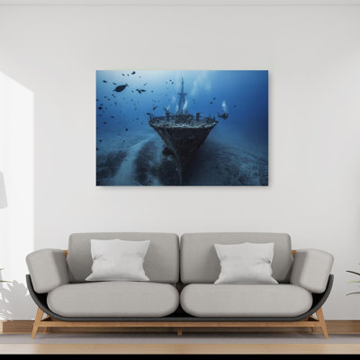 «Diver Explores Sunken Wreck Contemporary Fish Ocean», reproduction d'art mural