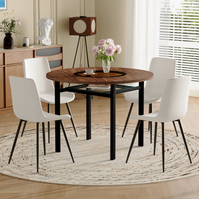 Ensemble table et chaises Ensemble de table de salle à manger moderne et minimaliste brun grain de bois de 42 pouces, jumelé à 4 chaises en polyuréthane artificiel blanc avec coussins incurvés. Convient pour les salles à manger, les bureaux, etc.