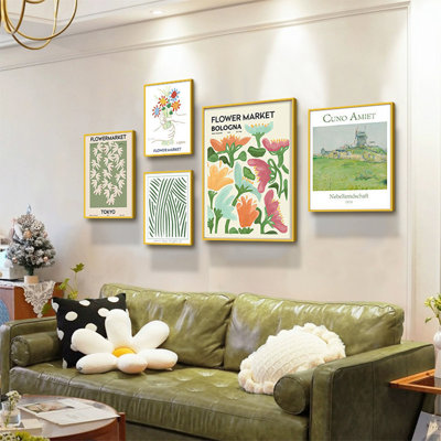 A modern and simple five-piece sofa background wall art combination hanging painting