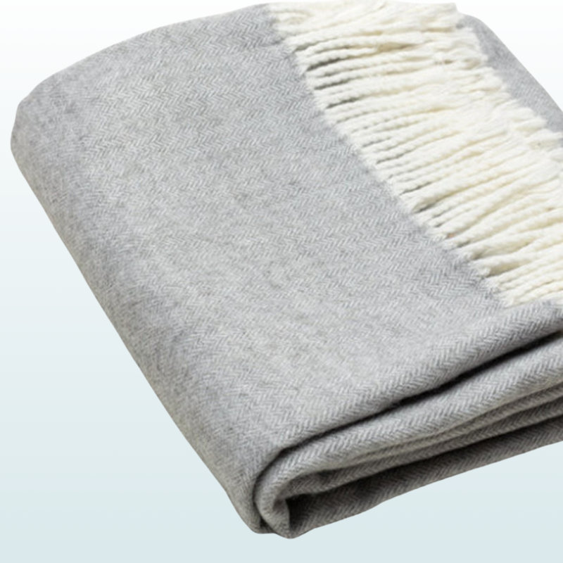 Jeté en peluche à chevrons Trio, L 49,75 po x l 59,84 po, Gris
