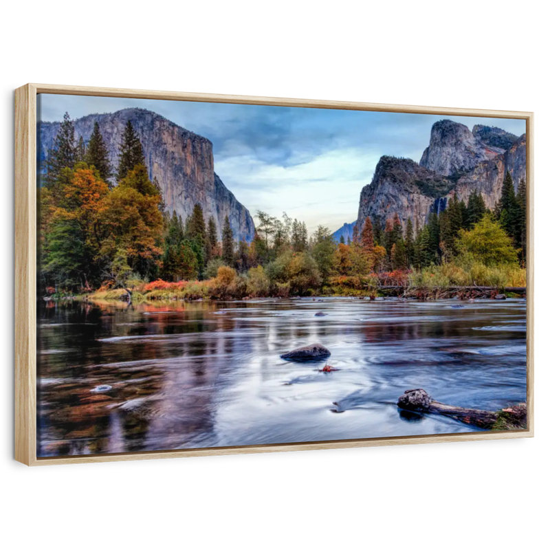 Rivière Yosemite Autumn, Cadre flottant en bois naturel, 31 po x 21 po