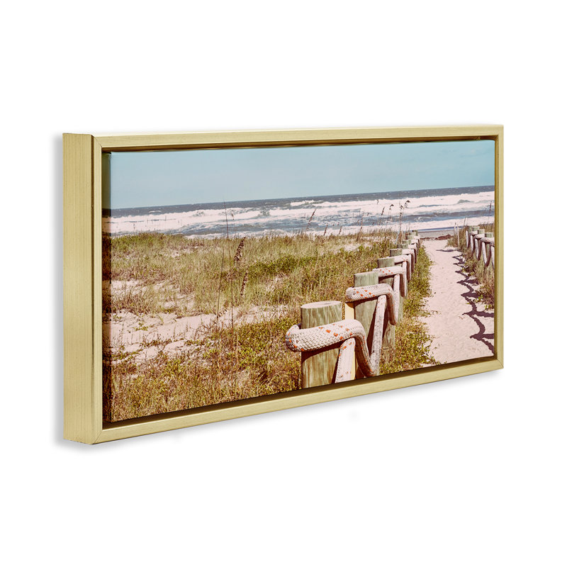 "Eastern Beach Walkway", art mural encadré par Stede Bonnett, Cadre flottant métallique doré, H 14 po x l 31 po