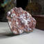 Apophyllite sur une matrice de basalte hématite-heulandite