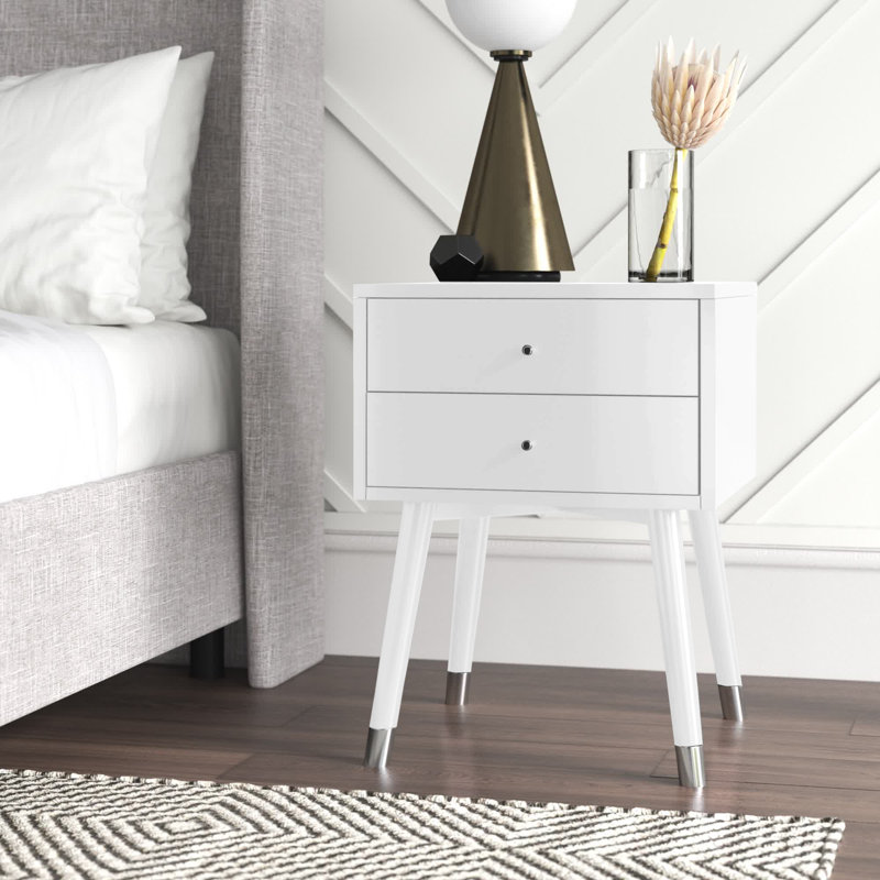 Debriana 18'' W Nightstand, Silver/White
