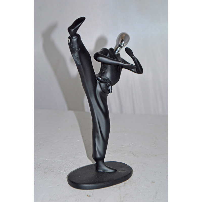 Statue de karaté Andretta, Krav Maga Front, chrome rouge, statue en résine - Taille: 3 po x 7 po x H 11 po, Noir