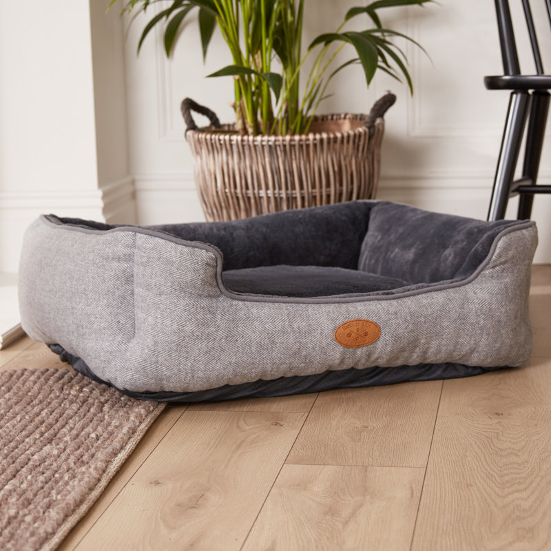 Banbury & Co Herringbone Tweed Pet Bed, 85cm H x 65cm W x 85cm D
