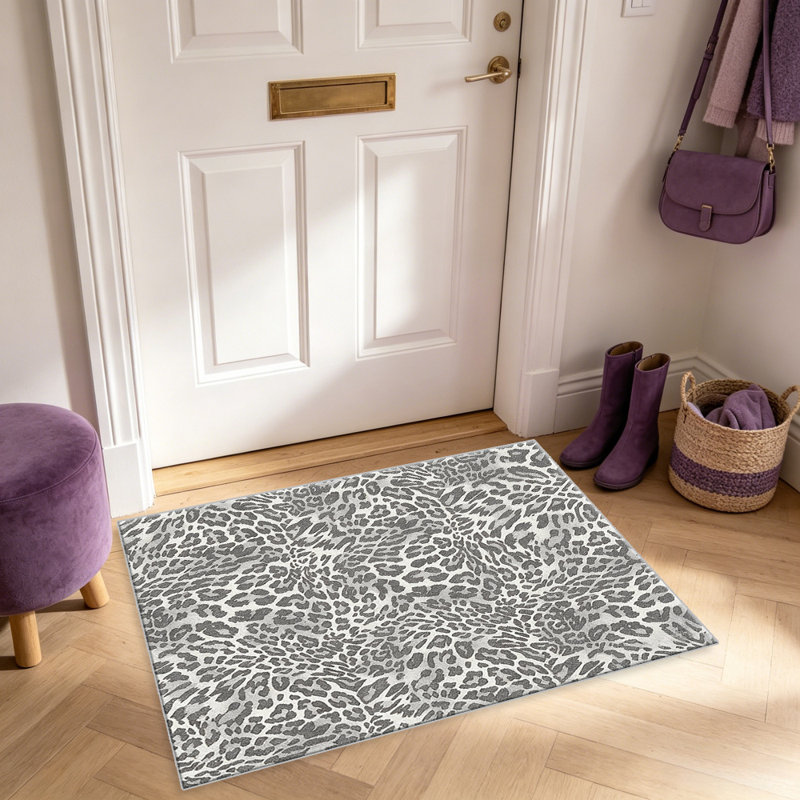 Neutral Grey Leopard carpet-easy to clean, machine-washable, soft and comfortable; suitable for door mats, kitchens, living rooms, bedrooms, corridors, and laundry areas. Easy to clean, durable carpet for home decoration.