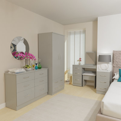 Fully Assembled Alinuswe 5 - Drawer Chest of Drawers