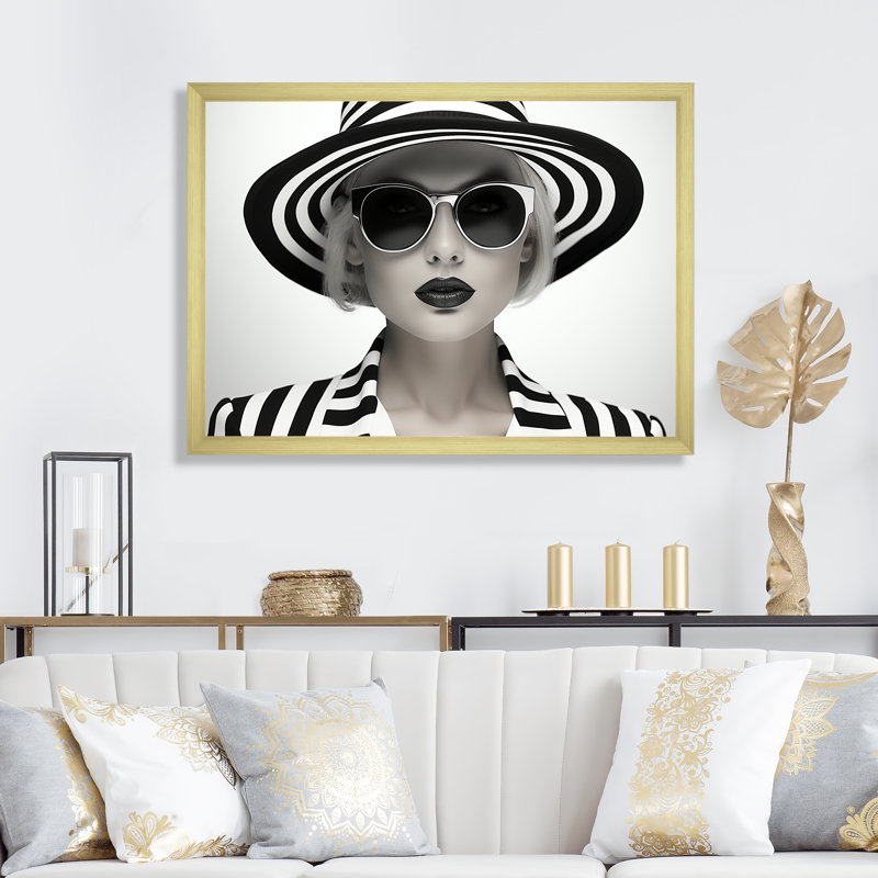 Dessin au trait noir et blanc, mode femme I - Illustration de mode, art mural, Cadre doré à coins fermés