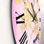 Beaux oiseaux lumineux sur une branche - horloge murale traditionnelle-60282344