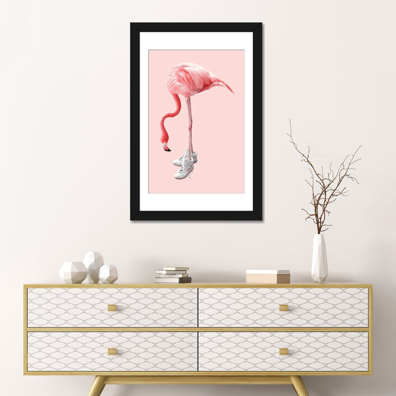 «Sneaker Flamingo» par Jonas Loose, reproduction sur toile tendue, H 24 po x l 16 po x P 1 po, Papier d'art encadré noir