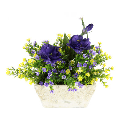 Arrangement Blüten in Schale