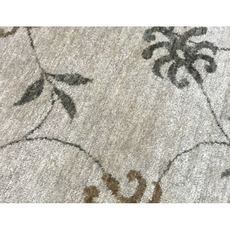 Hand-Knotted High-Quality Beige Area Rug