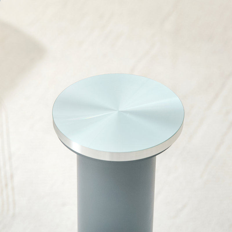 Table basse ronde en verre trempé de 27,5 pouces de diamètre. 17,7 pouces de haut, Transparent / noir