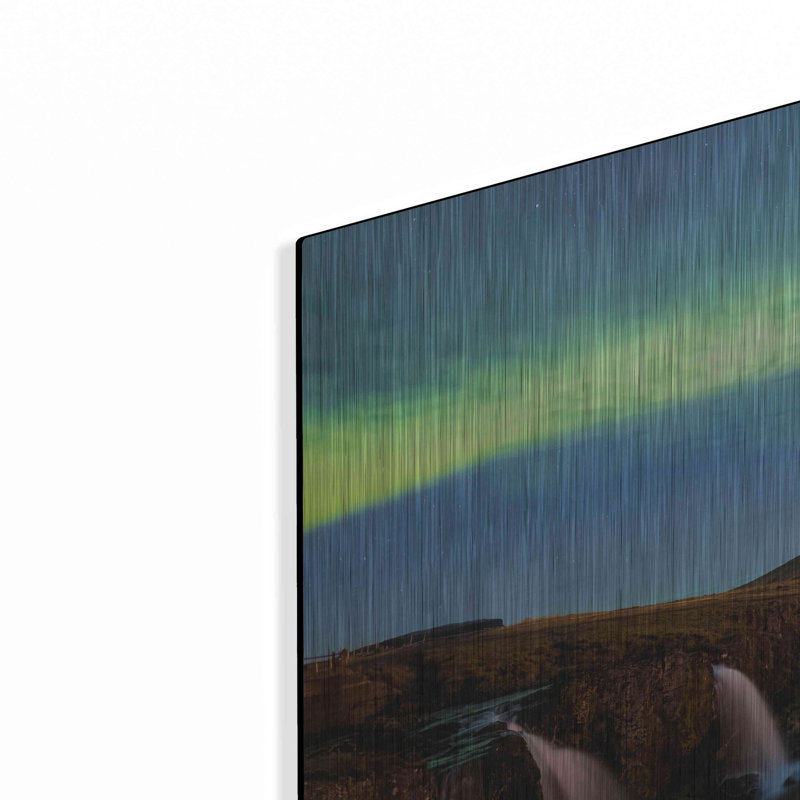 «Northern Light Aurora Borealis Over Kirkjufell 1» par Luxe, H 24 po x l 36 po