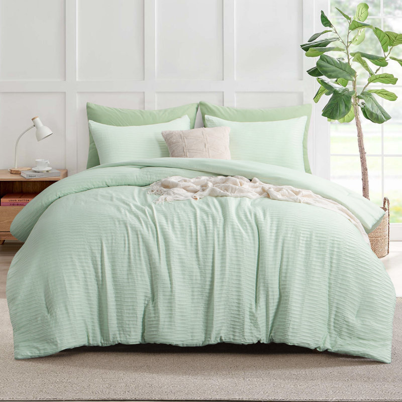 Twin Green Microfiber Seersucker Comforter Set