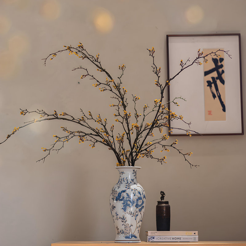 Ornements de fleurs simulées
