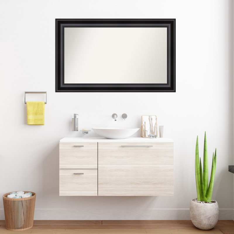 Miroir d'appoint mural en plastique Churchton, 26,75 po x 43,75 po